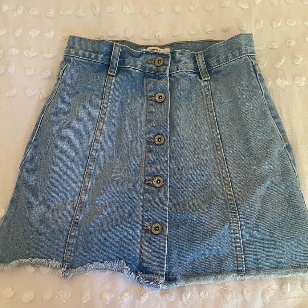 Woman’s light wash jean skirt size 24 in great condition barely worn.